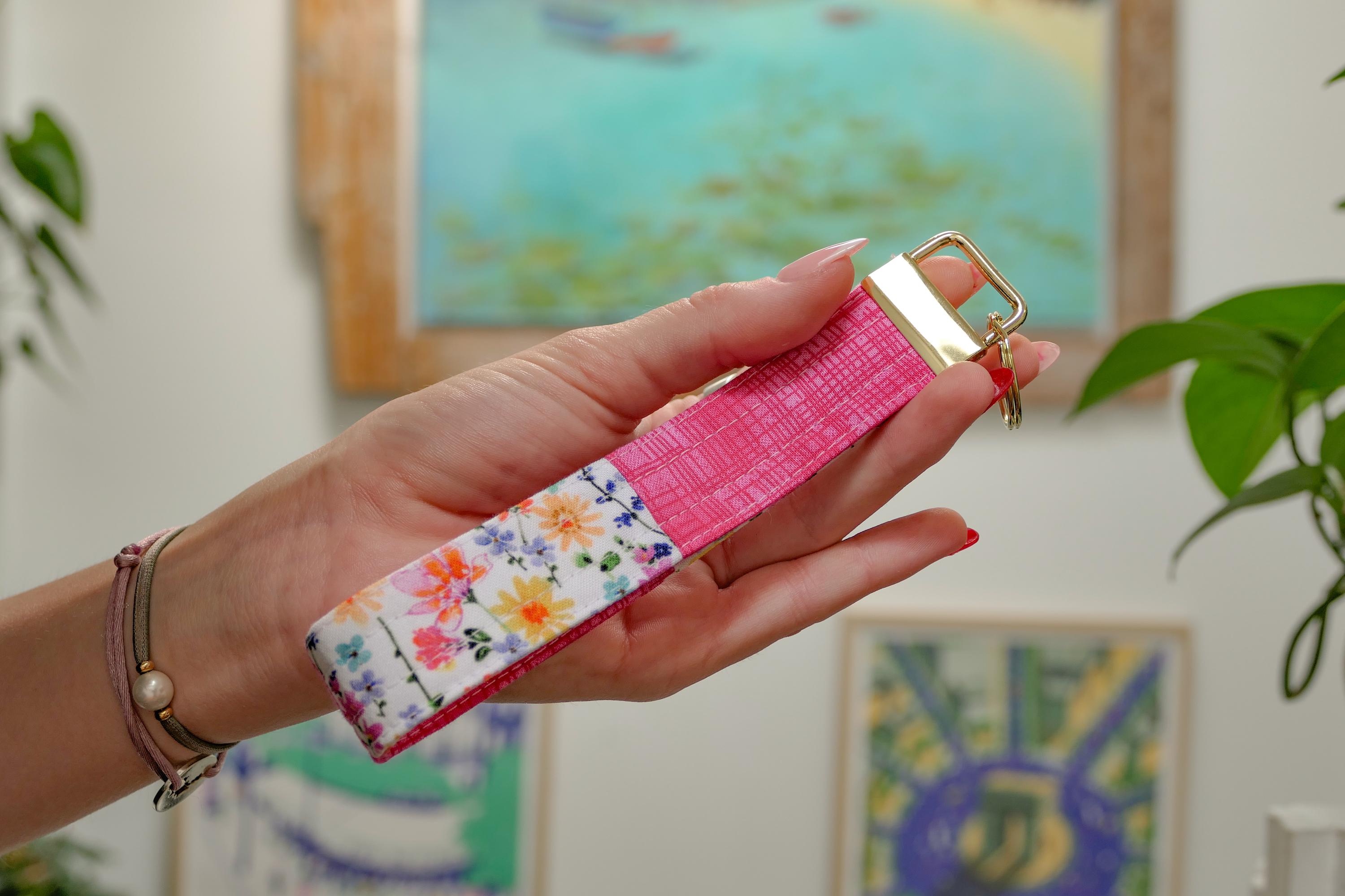 Porte-clés Patchwork Rose | 6 po × 1 po | Fait main à Montréal