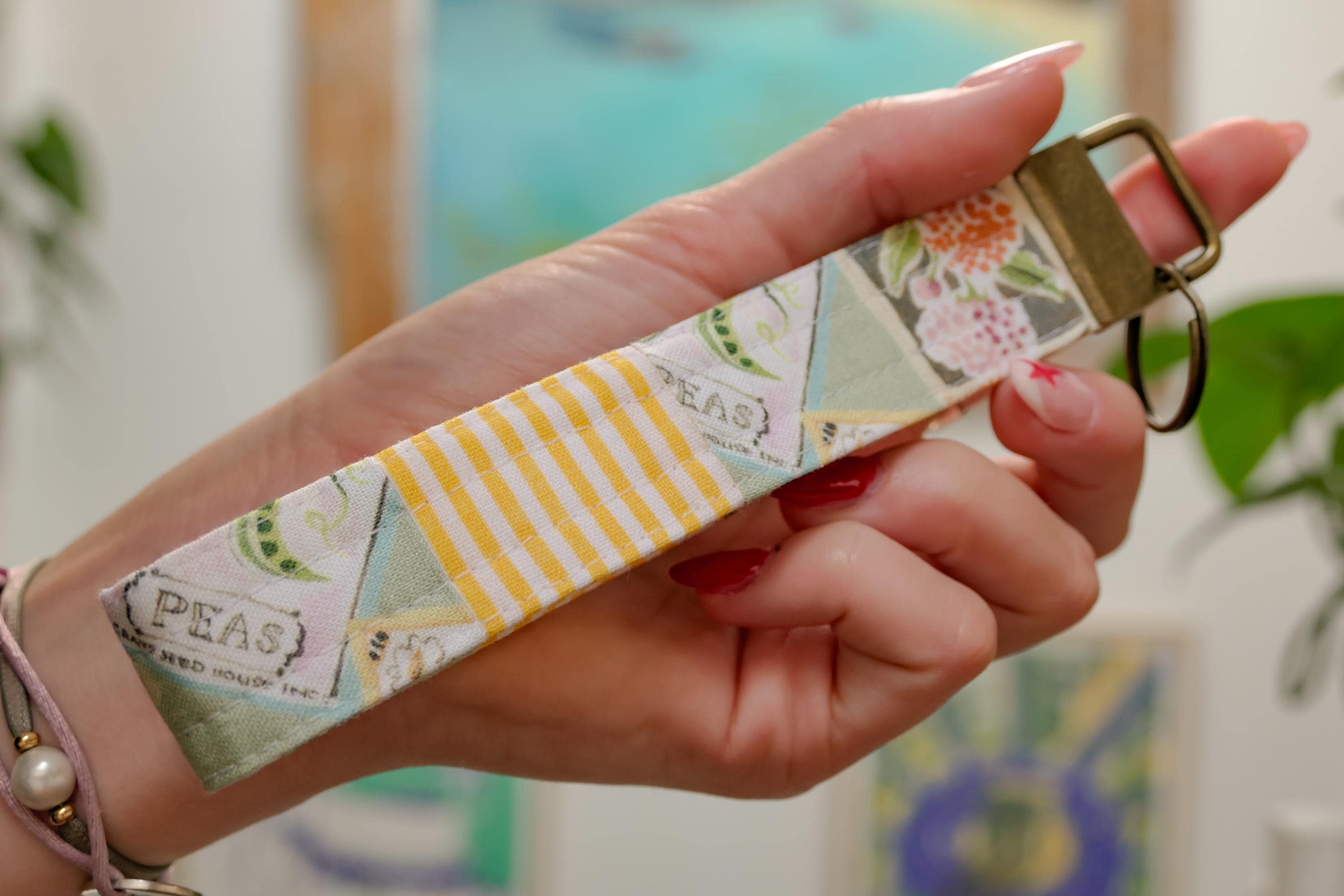 Porte-clés Patchwork Jaune | 6 po x 1 po | Fait main à Montréal