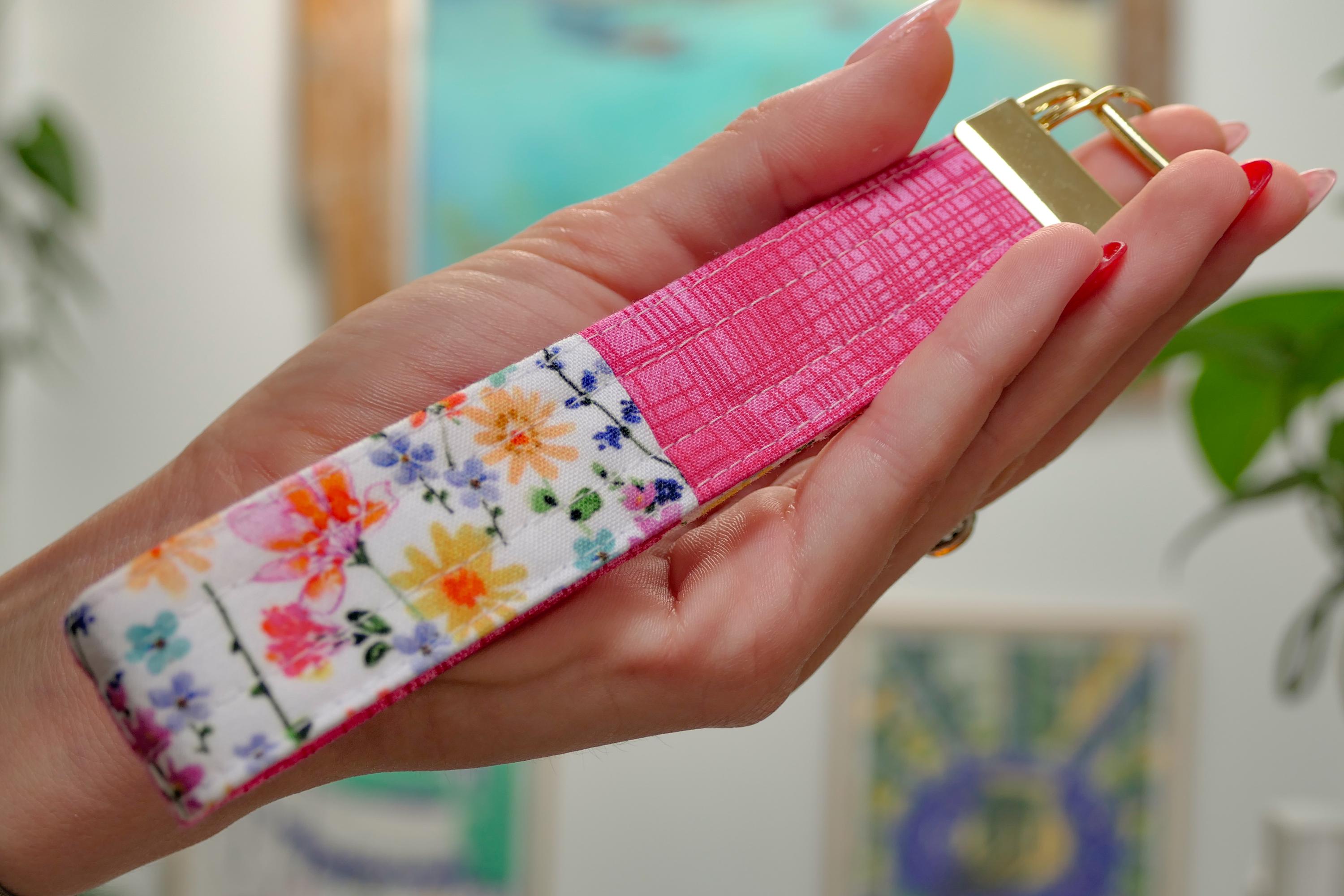 Porte-clés Patchwork Rose | 6 po × 1 po | Fait main à Montréal