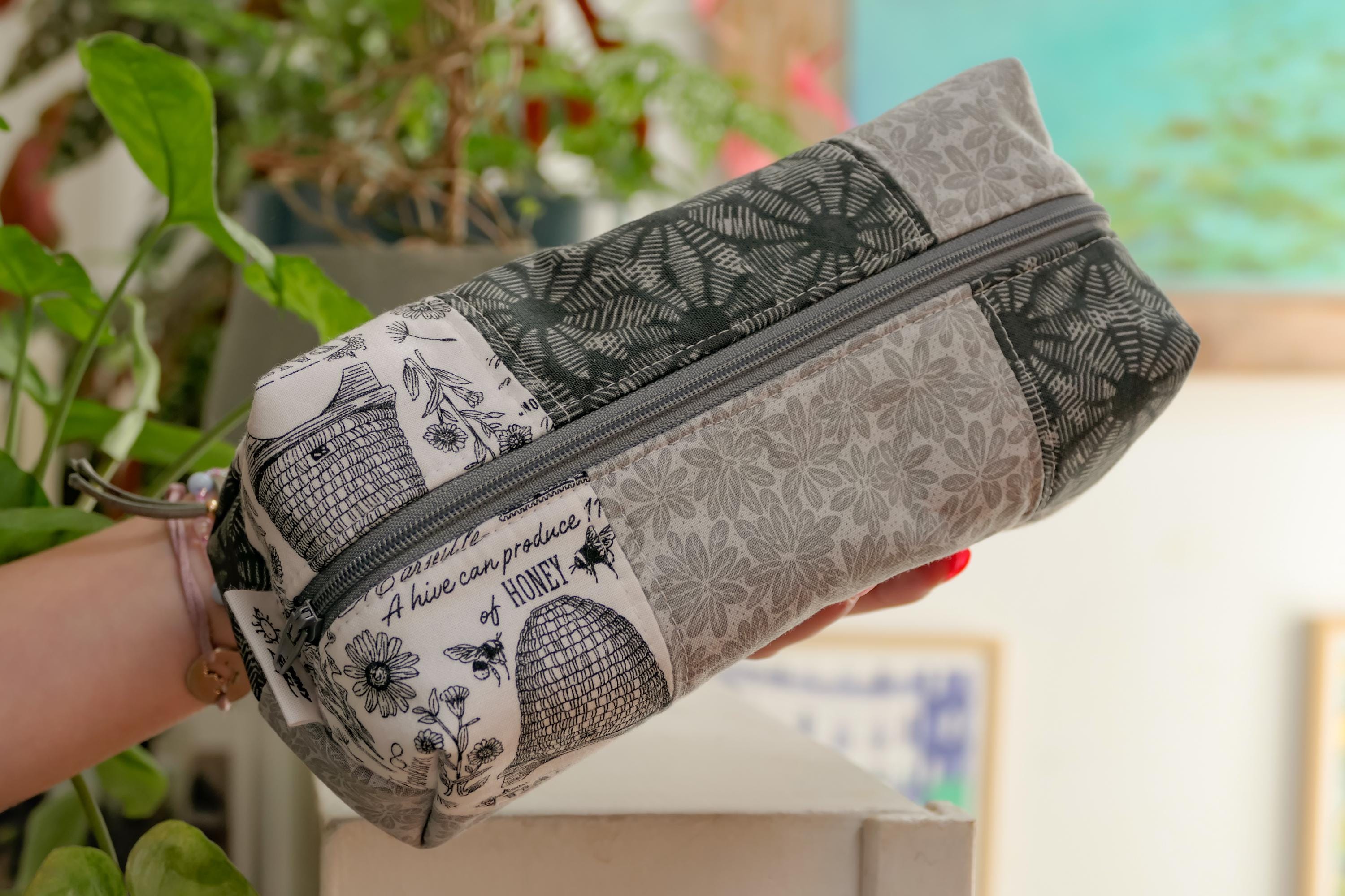 Grande pochette grise en coton matelassé – Fait main à Montréal