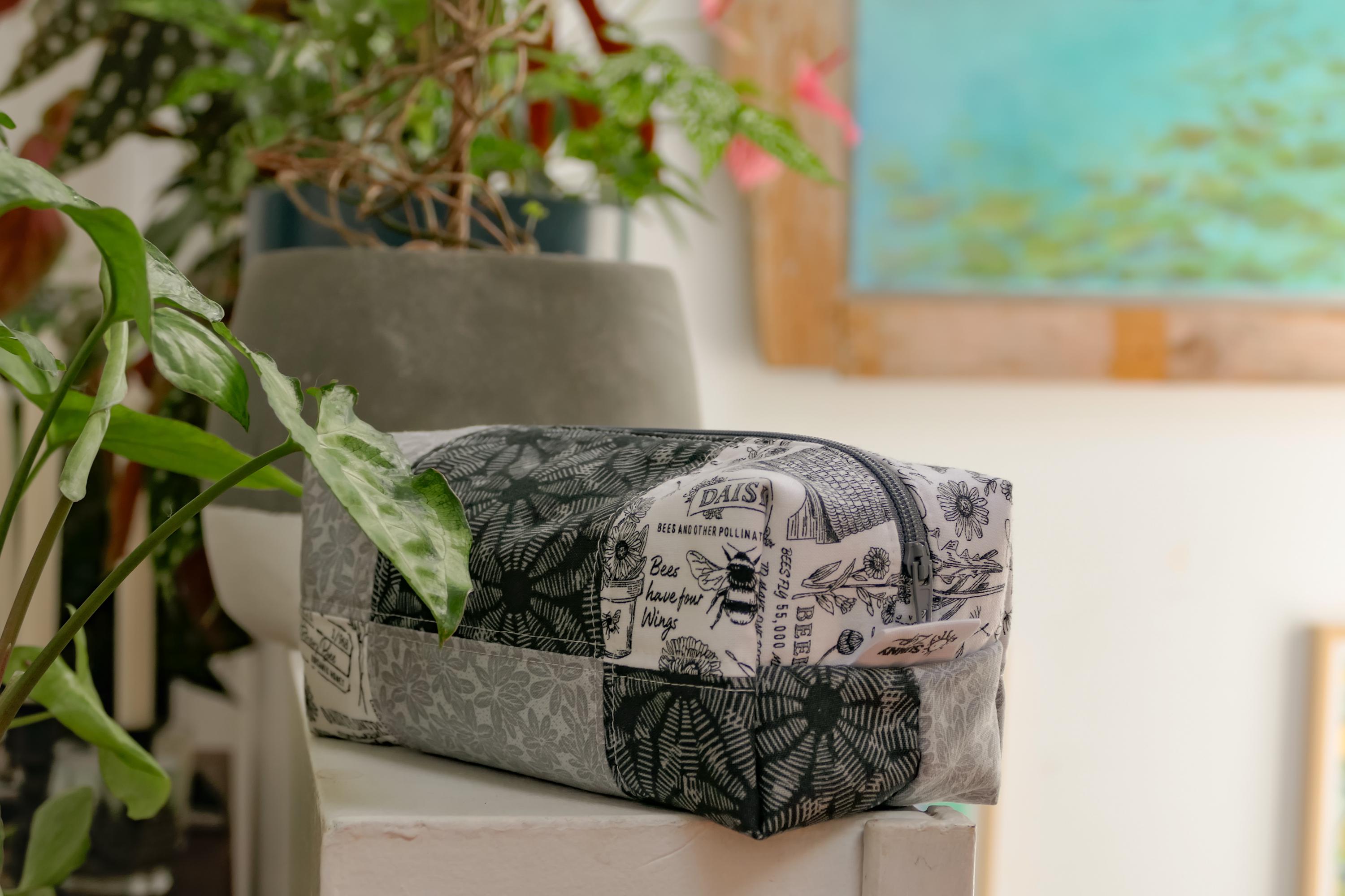 Grande pochette grise en coton matelassé – Fait main à Montréal