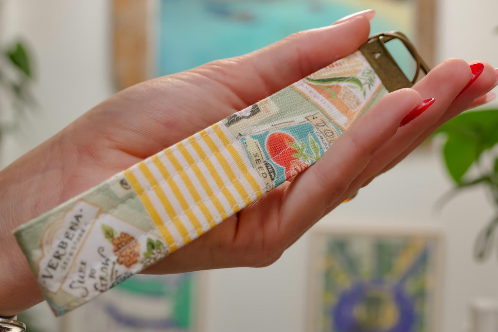 Porte-clés Patchwork Jaune | 6 po x 1 po | Fait main à Montréal