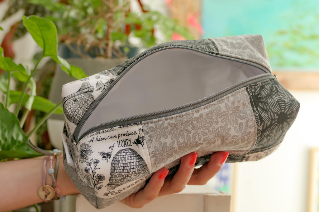 Grande pochette grise en coton matelassé – Fait main à Montréal